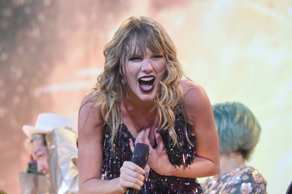 Os ingressos dos três shows de Taylor Swift inicialmente anunciados se esgotaram em menos de 1 hora (Jun Sato/Getty Images)