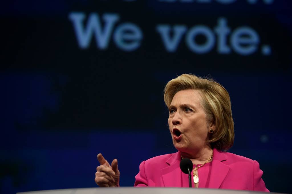 Hillary Clinton pede voto contra "radicalismo e corrupção" de Trump