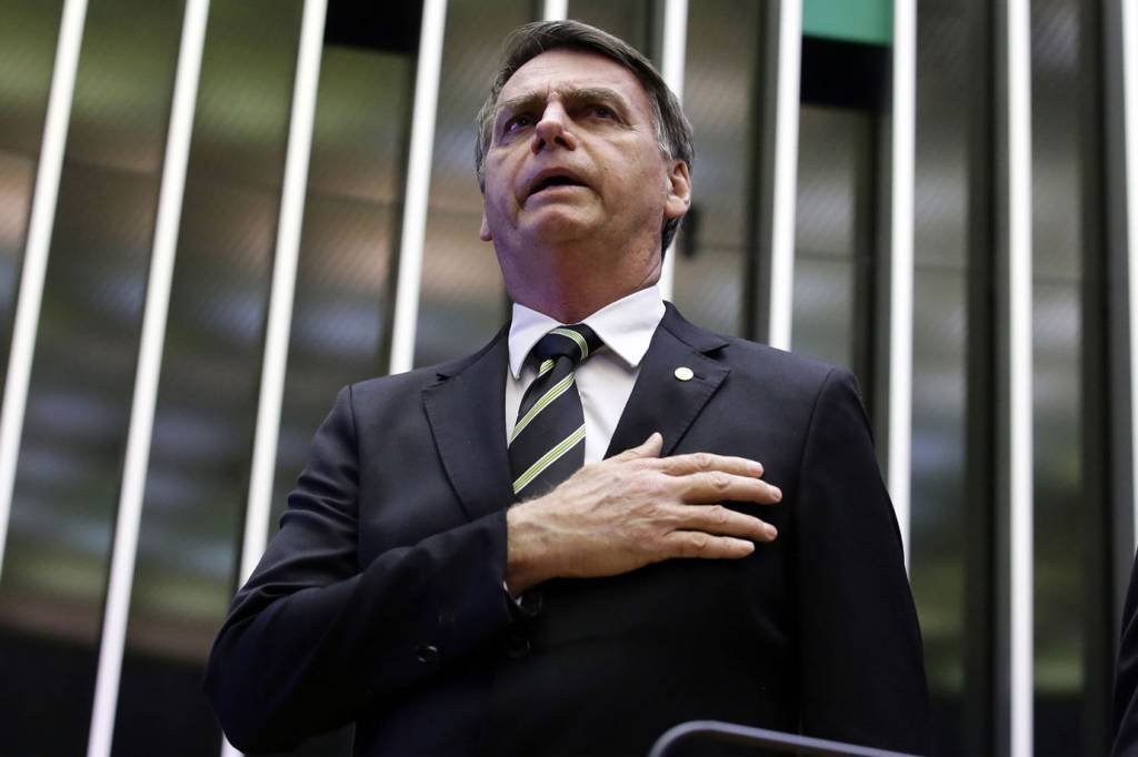 Bolsonaro pede e posse será antecipada para 15h do dia 1º de janeiro