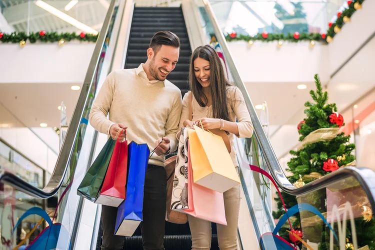 Para conquistar os clientes e sobreviver à loucura do período, o empreendedor precisa pensar em tudo: preço, equipe, estoque e fluxo de caixa (Ivanko_Brnjakovic/iStockphoto)