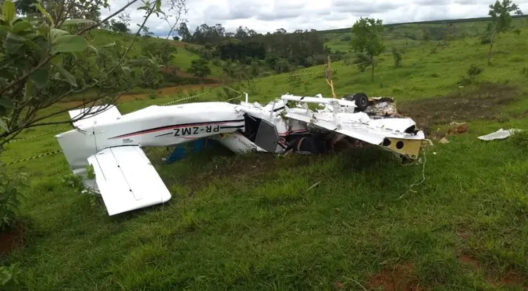 Acidente em Patos de Minas: O avião experimental de pequeno porte partiu de Brasília (Corpo de Bombeiros de Minas Gerais/Divulgação)