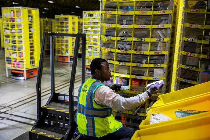 Empresas como a Amazon dividem menos lucros com seus funcionários