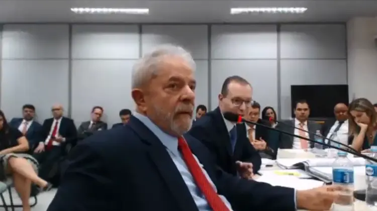 Caso Atibaia: Lula teve sua sentença ampliada pela segunda instância, mas segue em liberdade (Reprodução/YouTube)