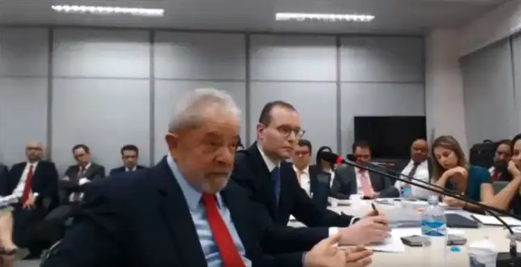 Lula em depoimento: ex-presidente chamou um de seus processos de "mentira do Ministério Público com um power point" (Reprodução/YouTube)