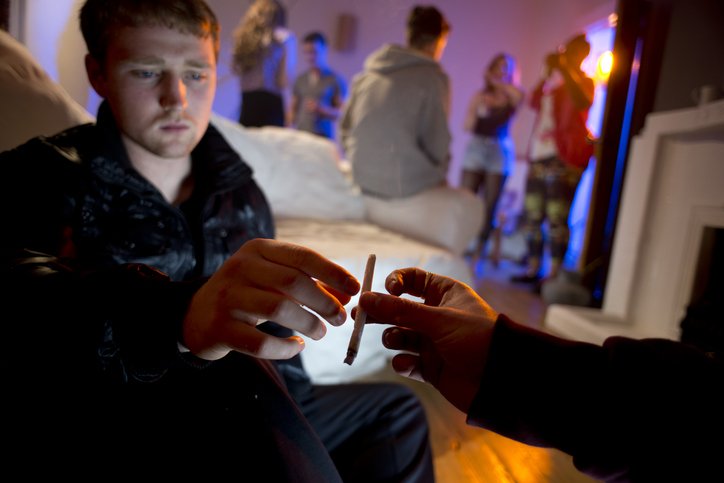Jovens que abandonam a maconha melhoram a memória em uma semana