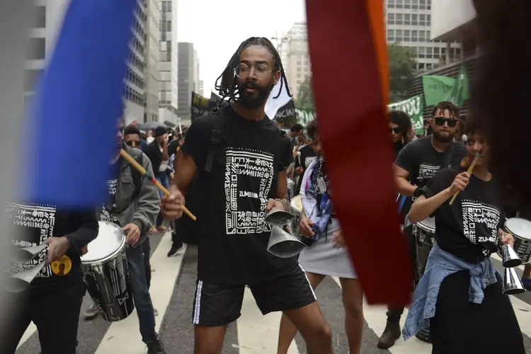 15ª Marcha da Consciência Negra foi realizada hoje (20) na capital paulista reivindicando o fim do racismo, mais direitos e democracia (Rovena Rosa/Agência Brasil)