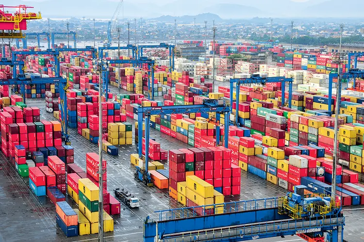 Porto de Santos: governo federal pretende privatizar a companhia Docas que administra o porto (Germano Luders/Exame)