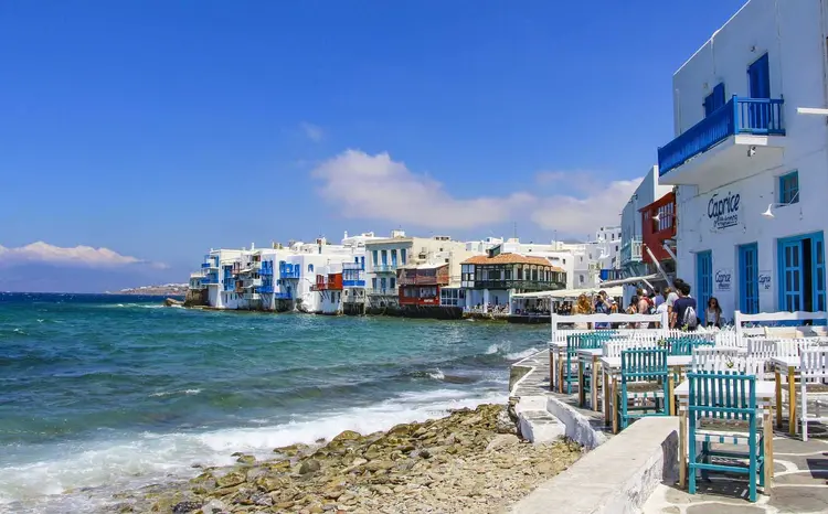 Ilha de Mykonos, na Grécia: destino teve impulso de influenciadores e celebridades (Nicolas Economou/NurPhoto/Getty Images)