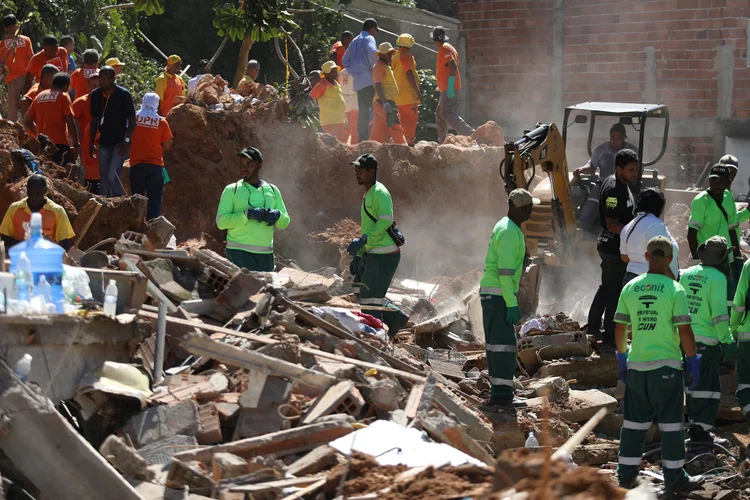 Desabamento em Niterói (Pilar Olivares/Reuters)