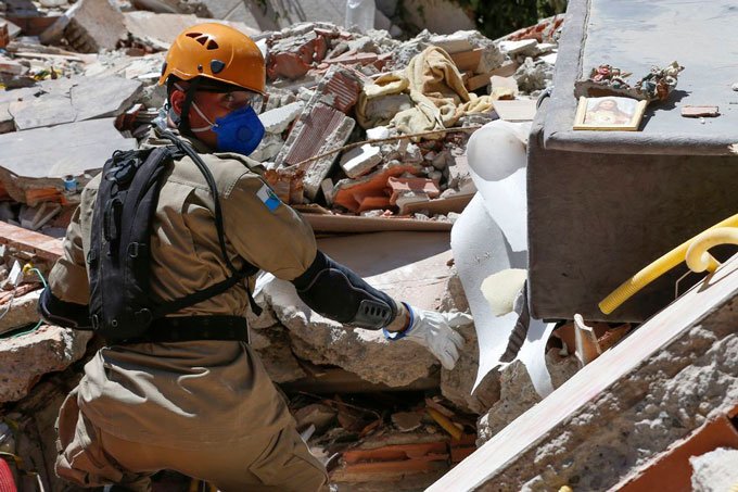 Deslizamento de rocha em Niterói era difícil de prever, diz prefeito