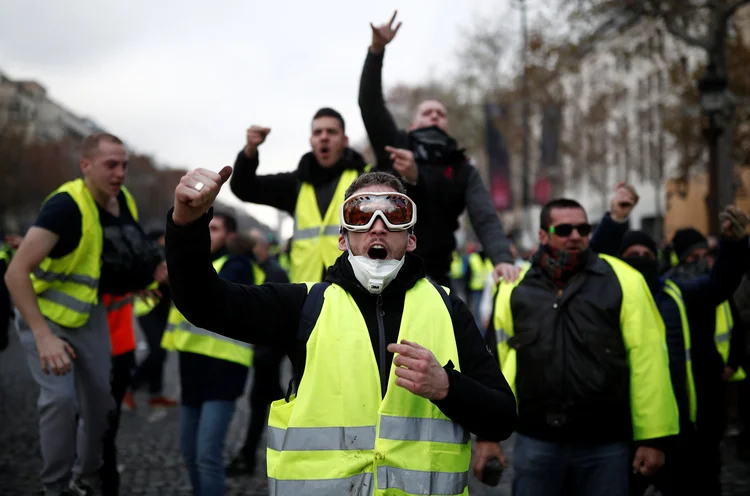 Protesto em Paris: manifestantes são chamados de "coletes amarelos" (Benoit Tessier/Reuters/Reuters)