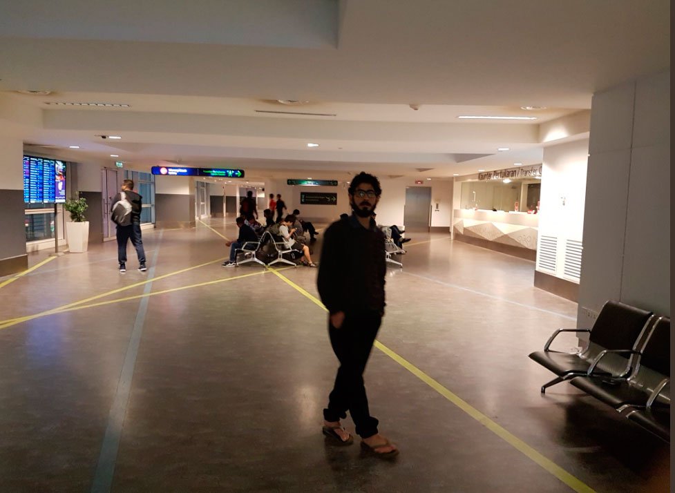Refugiado sírio que passou meses no aeroporto da Malásia chega ao Canadá