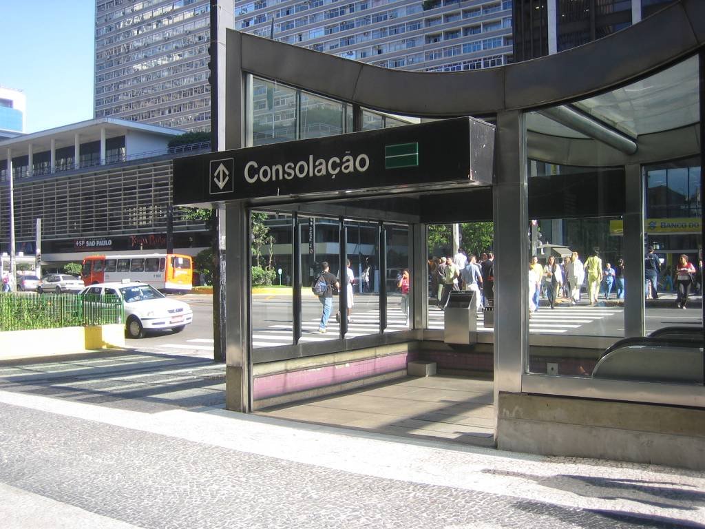 Metrô de SP vai retirar esteiras rolantes da estação Consolação