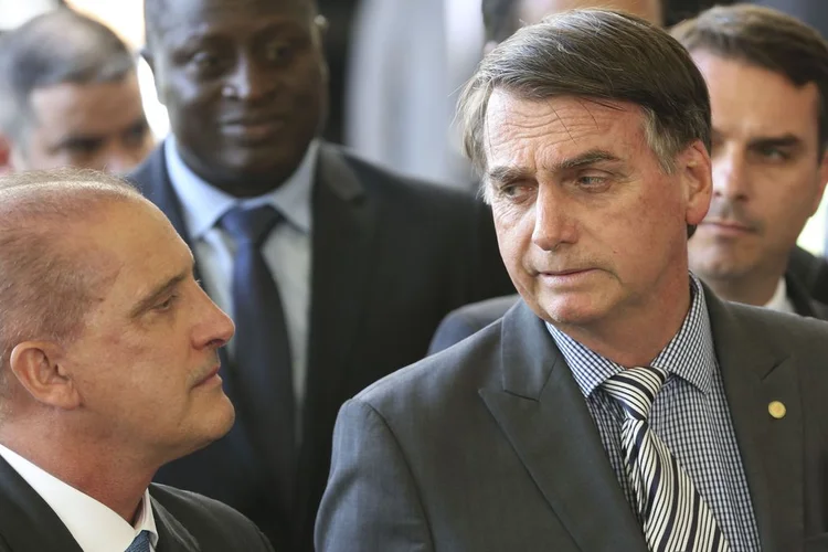 Jair Bolsonaro ao lado de Onix Lorenzoni em coletiva: "Eu quero deixar bem claro, como futuro presidente, que se isso for o contrapeso nós teremos uma posição que pode contrariar muita gente" (Valter Campanato/Agência Brasil)