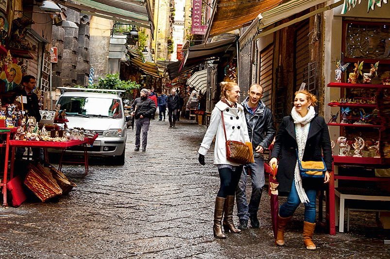 Vista de rua de comércio em Nápoles: a economia da zona do euro reduziu o ritmo de crescimento / Andre Lebrun/AGB Photo