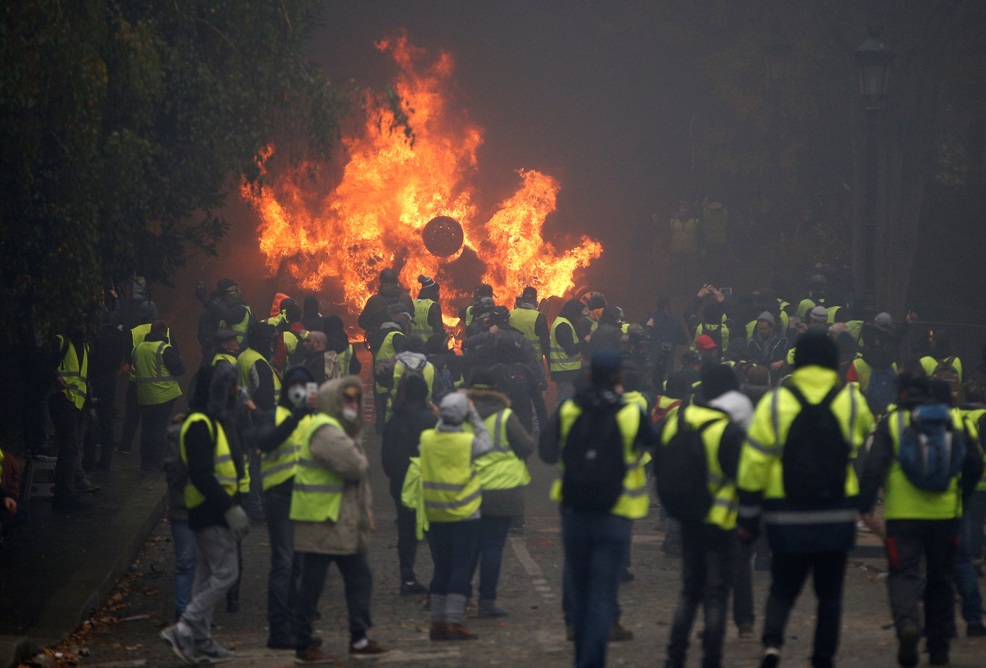 Concessão de Macron a coletes amarelos custará € 2 bi aos cofres da França