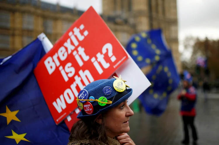 Manifestante britânica contra o Brexit, em Londres (Henry Nicholls/Reuters)