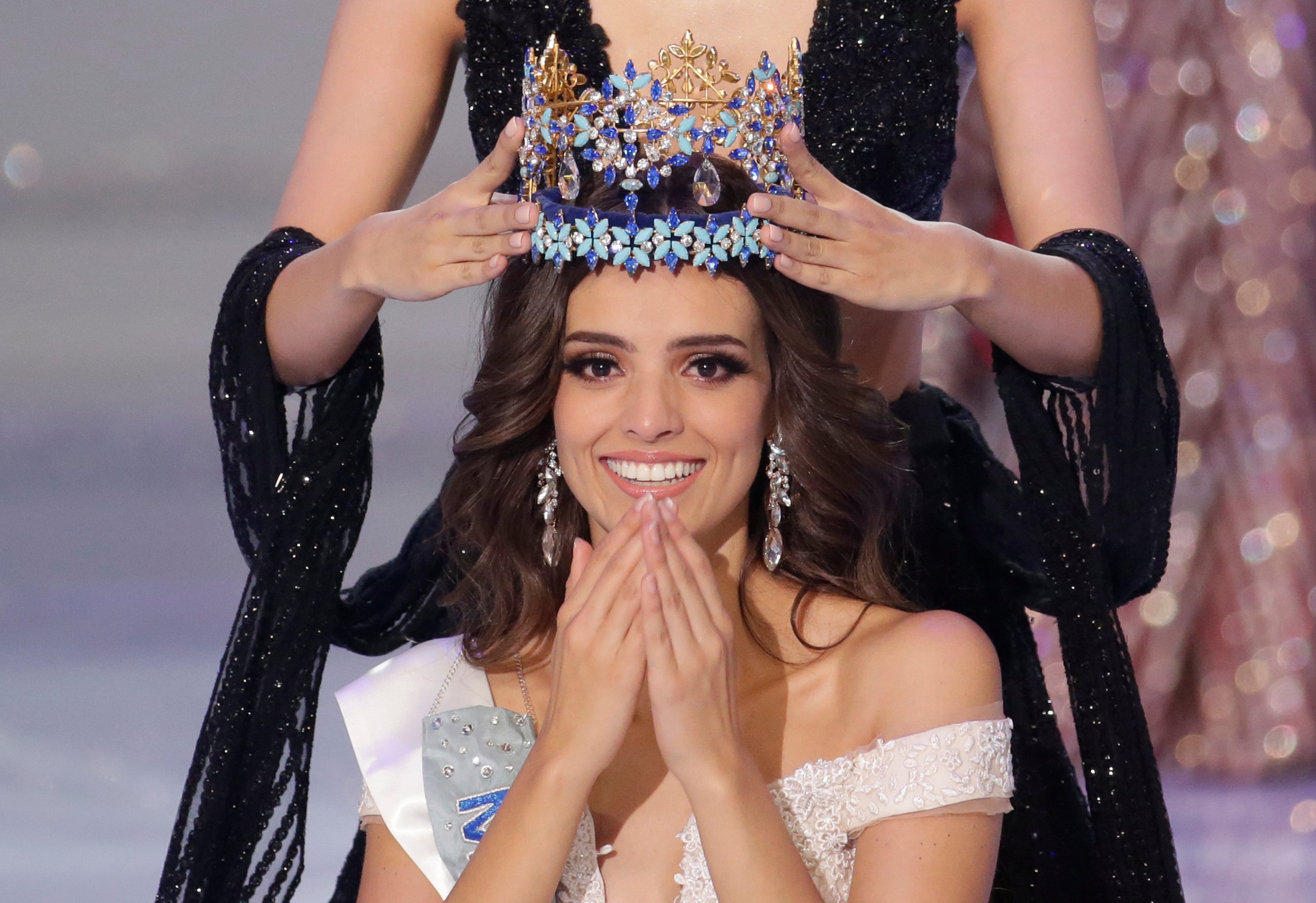 Modelo mexicana voluntária de ONG para migrantes é coroada Miss Mundo