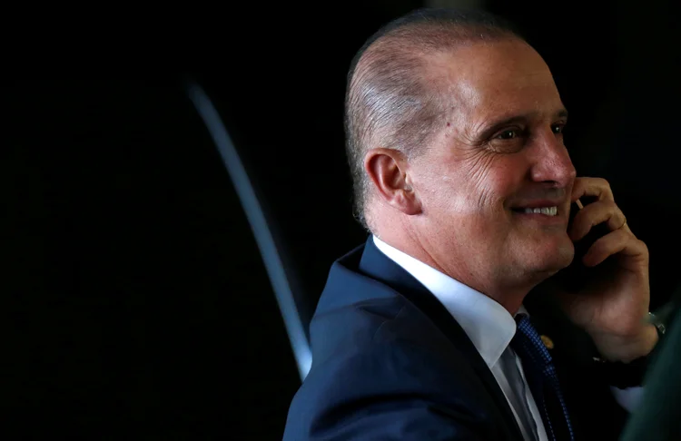ONYX LORENZONI: "Temos 30 anos do cachimbo usado do lado errado" (Adriano Machado/Reuters)