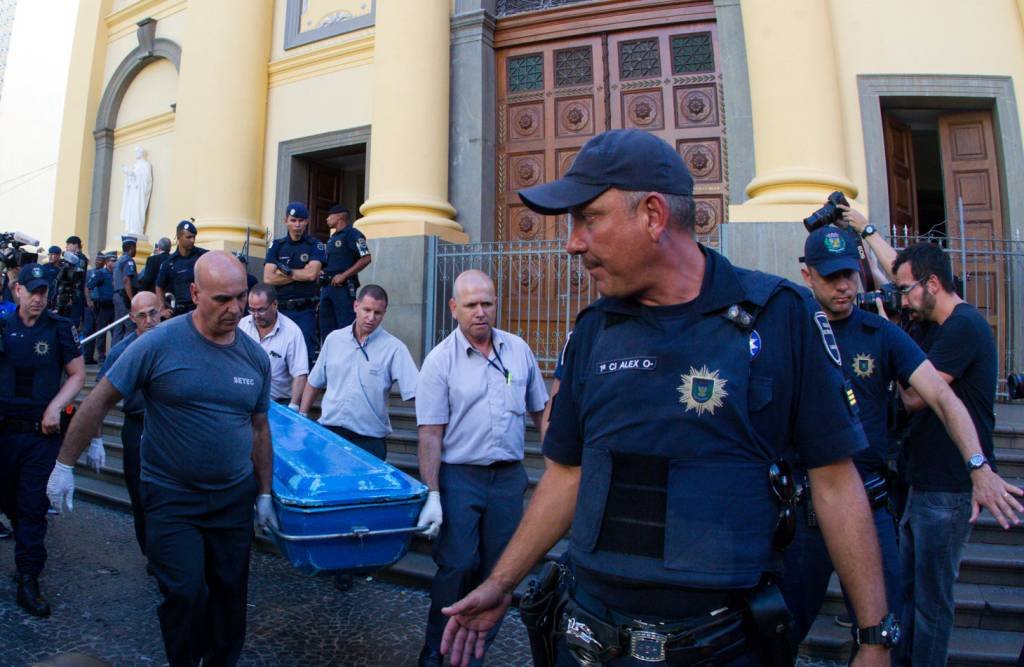 Ataque: memorial para vítimas de ataque na igreja de Campinas (Ricardo Lima/Reuters)