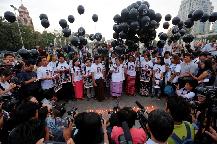 Protesto contra a prisão dos jornalistas da Reuters em Mianmar (Myat Thu Kyaw/Reuters)