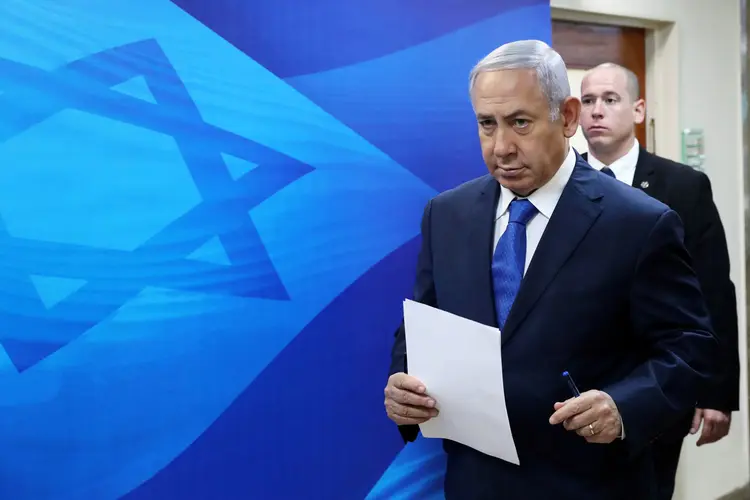 Netanyahu: protesto acontece depois do anúncio feito pela Procuradoria-Geral de que irá acusá-lo por corrupção (Abir Sultan/Reuters)