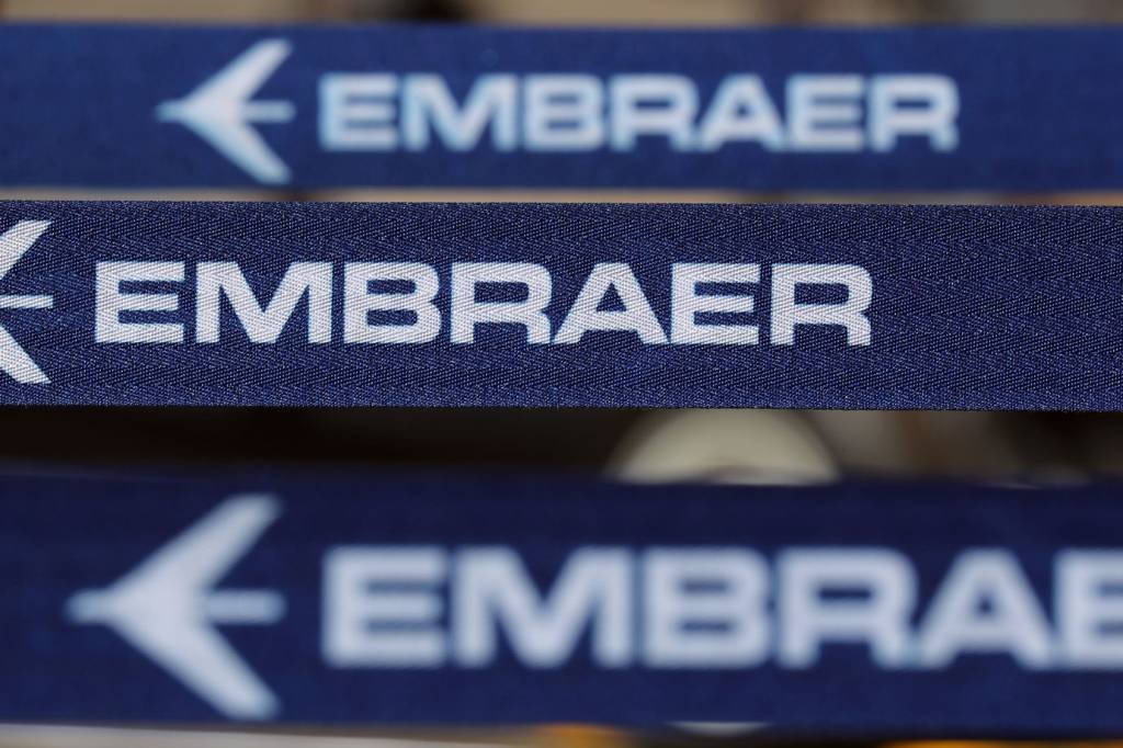 Embraer anuncia vendas de jatos executivos Phenom 300E e Praetor 600