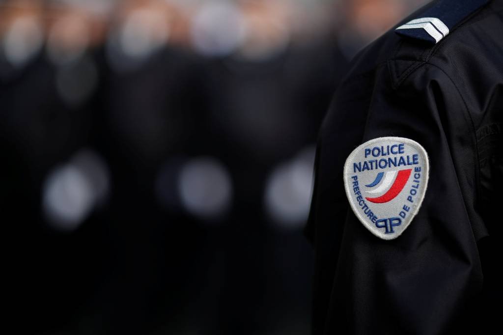 Após greve, França aumentará salário de policiais