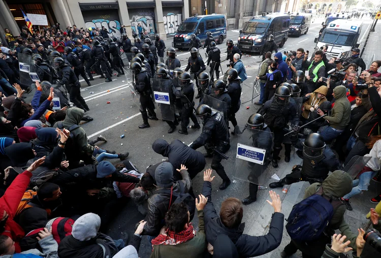 Catalunha: as manifestações foram convocadas pelos chamados Comitês de Defesa da República (Albert Gea/Reuters)
