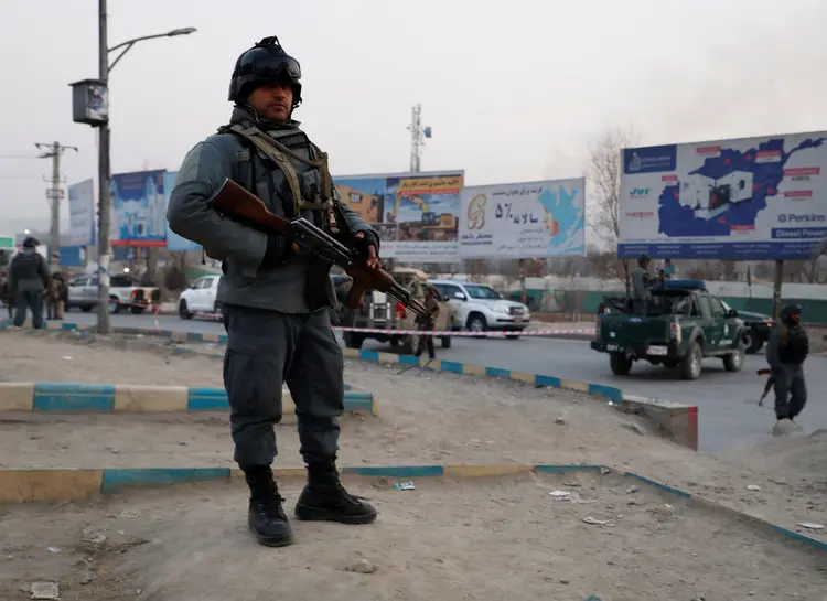 Afeganistão: na segunda-feira, 24, um homem-bomba explodiu um carro do lado do Ministério de Obras Públicas (Omar Sobhani/Reuters)
