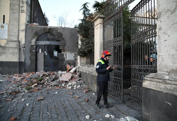 Itália: pelo menos seis municípios foram gravemente afetados pelos impactos dos tremores de terra (Antonio Parrinello/Reuters)