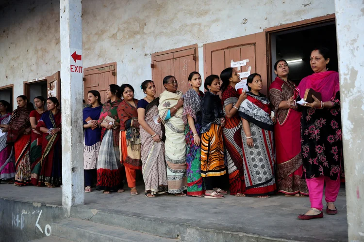 Eleitores hindus esperam para votar durante as eleições gerais em Dhaka, Bangladesh, em 30 de dezembro de 2018. REUTERS / Mohammad Ponir Hossain (Mohammad Ponir Hossain/Reuters)