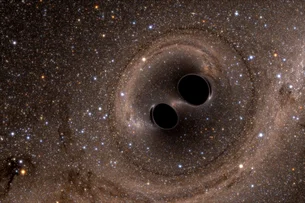 Colisão intensa entre buracos negros gera estrutura 225 vezes maior que o Sol