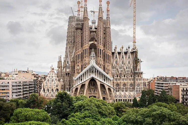 Basílica: a polícia revistou também o veículo do cidadão francês retido (Basílica Sagrada Família/Facebook/Divulgação)