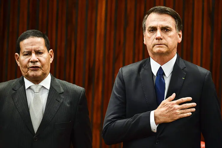 Bolsonaro e seu vice, na diplomação: as propostas econômicas estão na direção certa, e ele tem apoio da população, mas ainda precisa demonstrar capacidade de negociar com o Congresso (Valter Campanato/Agência Brasil)
