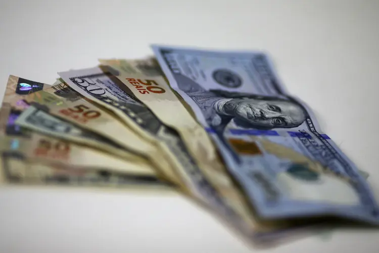 Dólar: moeda terminou o dia em sintonia com o comportamento da divisa no ambiente internacional (Ricardo Moraes/Reuters)