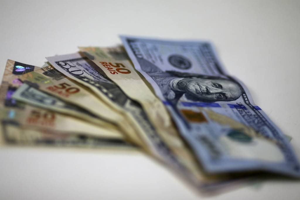 Dólar cai e se aproxima de R$3,75 por otimismo com governo
