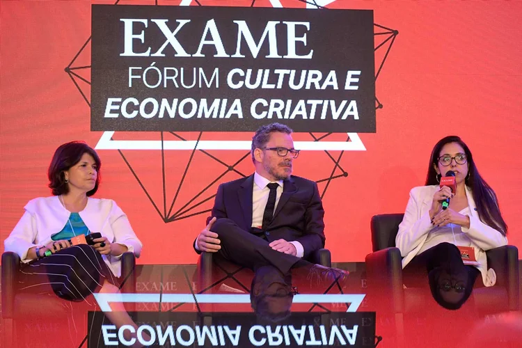 Glória Braga, do Ecad, Victor Drummond, advogado, e Carolina Panzolini, do MinC, no no EXAME Fórum Cultura e Economia Criativa 2018 (Flávio Santana / Biofoto/Exame)