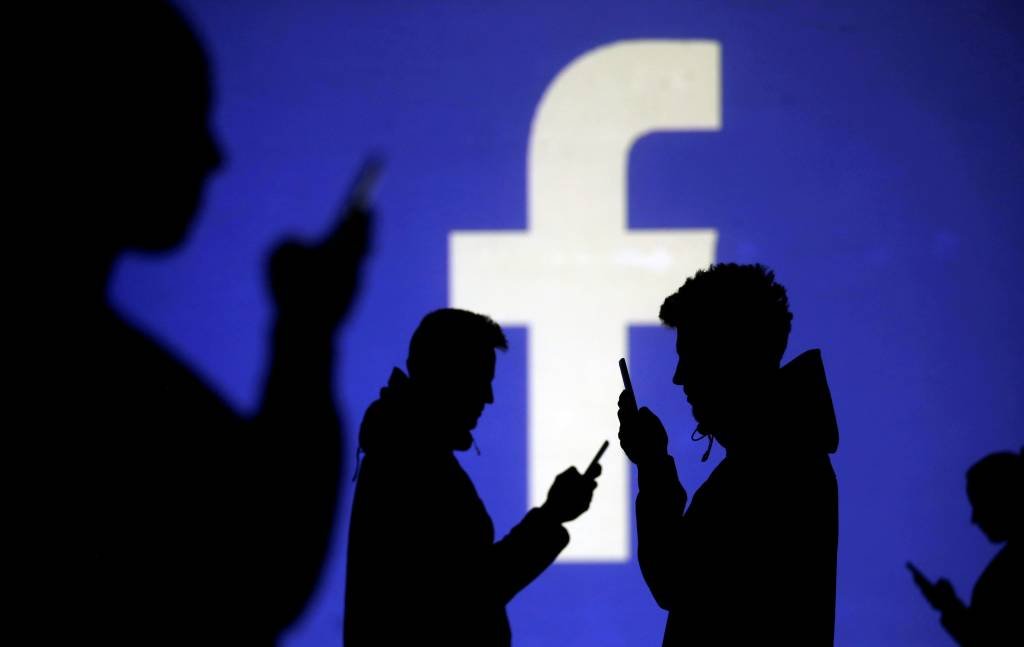 Facebook: empresa desenvolveu um aplicativo capaz de rastrear conteúdo falso na plataforma, mas somente sobre a própria companhia (Dado Ruvic/Illustration/Reuters)