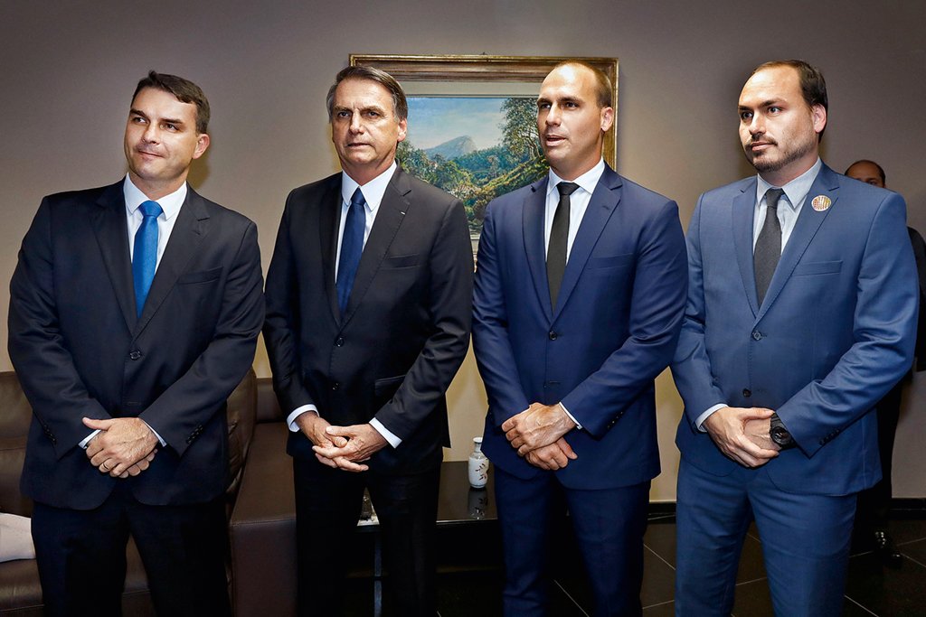 A velha política da família Bolsonaro