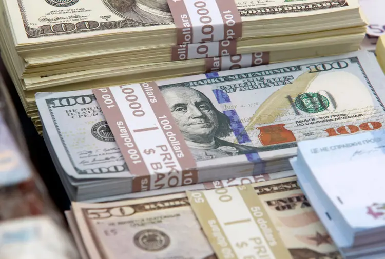 Dólar: na mínima, a moeda foi a 3,6916 reais e, na máxima, a 3,7241 reais (Crédito da foto: Pavlo Conchar/SOPA Images/LightRocket/Getty Images)