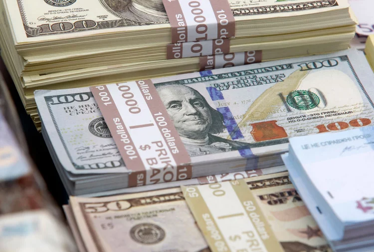 Dólar: a expectativa é que o dólar fique em torno de 3,7650 reais até o fim de 2019 (Crédito da foto: Pavlo Conchar/SOPA Images/LightRocket/Getty Images)