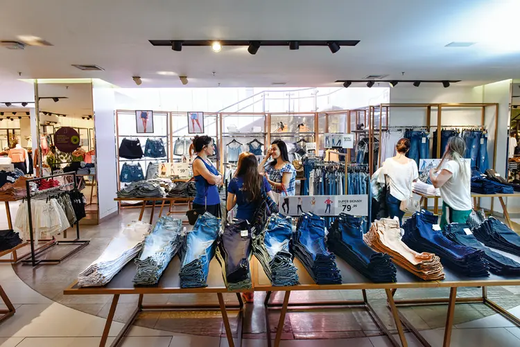 Loja de roupas em São Paulo: as empresas usam artifícios para captar o olhar feminino — e cobram mais por isso  (Germano Lüders/Exame)