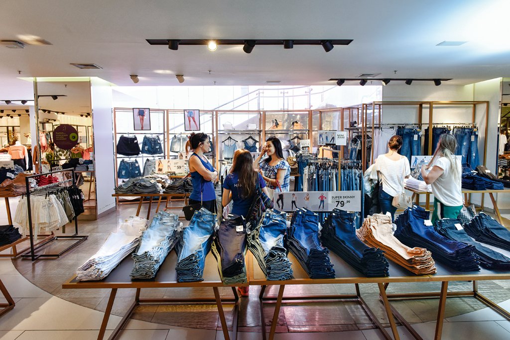 Brasileiros estão entre os que mais compram roupas no mundo