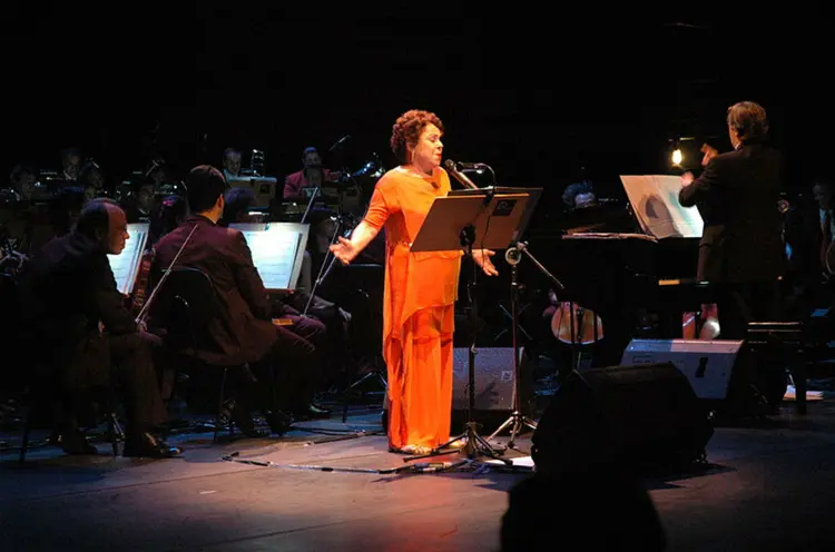 Miúcha: A cantora na cerimônia de reabertura da Biblioteca Pública Municipal Mário de Andrade, nas comemorações do 457º aniversário da cidade de São Paulo (Biblioteca Municipal Mário de Andrade/Divulgação)