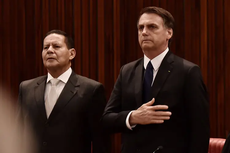 O vice-presidente Hamilton Mourão e o presidente Jair Bolsonaro (Rafael Carvalho/Governo de Transição/Divulgação)