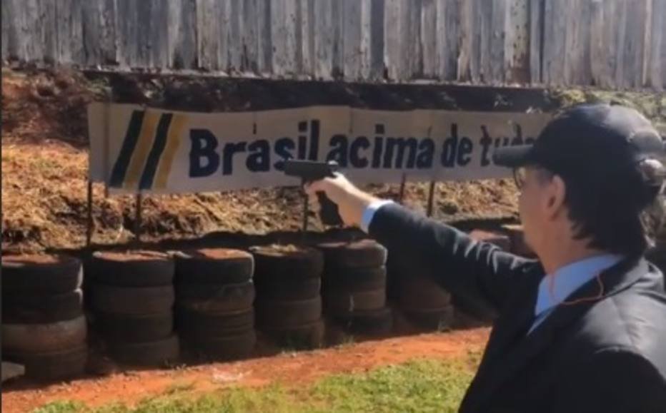 Armas em pauta: OAB condena, Onyx defende, Bolsonaro atira