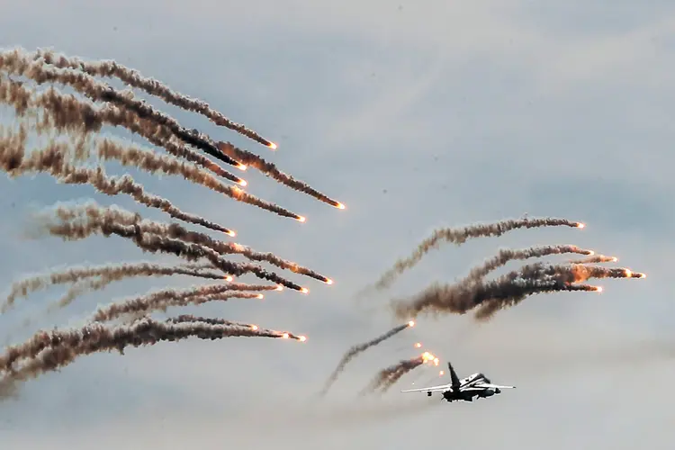 Aviões russos fazem exercícios militares na região do Cáucaso (Sergei Savostyanov/Getty Images)