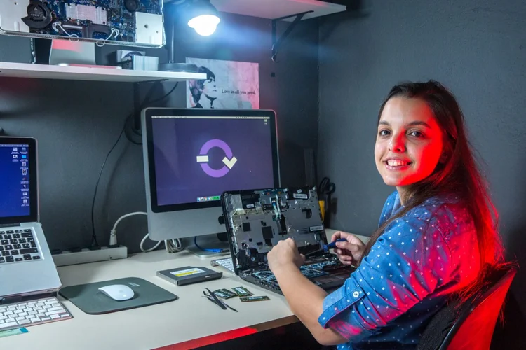 Camila Gonçalves, da TechYou Para Mulheres: equipe de manutenção de
computadores 100% feminina (Divulgação/Jornal de Negócios do Sebrae/SP)