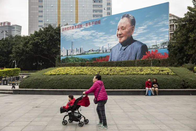 Retrato de Deng Xiaoping em Shenzhen, na China: foi ele quem disparou o processo de reformas e abertura (Qilai Shen/Bloomberg)